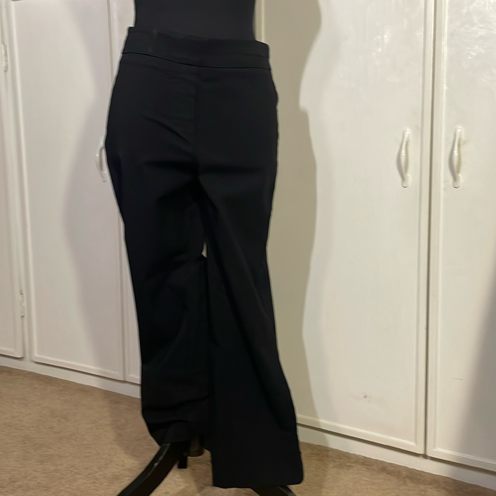 NY COLLECTIONS black capri pants